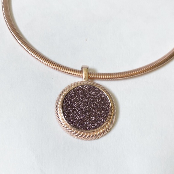 Elegant Gold Glitter Silver circle pendant necklace - Picture 2 of 7